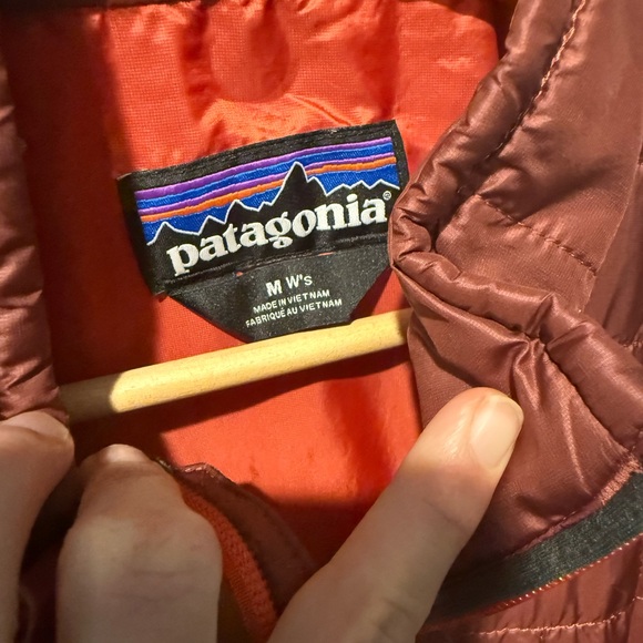Patagonia women’s Rust Red Quilted nano Puffer Jacket - Picture 2 of 2